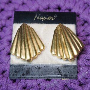 Napier Womens Gold Shell Ribbed Shape Clip On Vintage Earrings